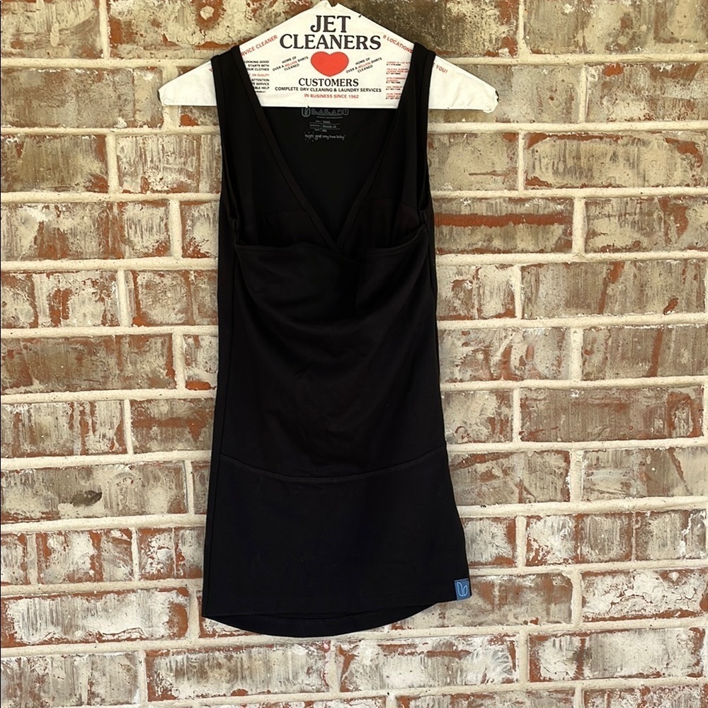 Lalabu‎ Black Baby Wearing Soothe Tank Shirt